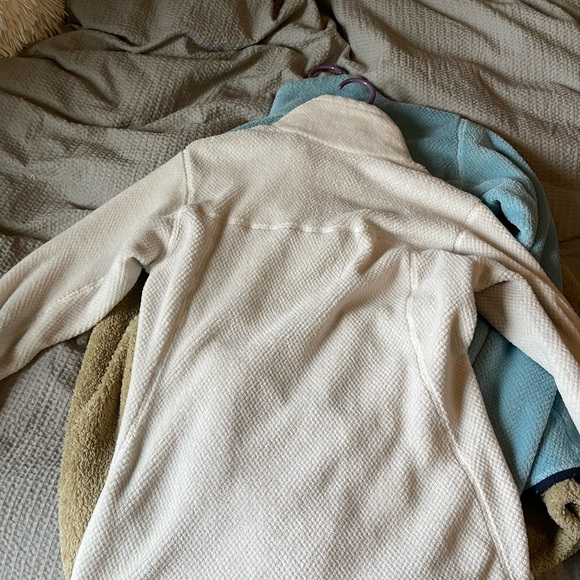 Patagonia sweater soft and comfy. Size small. Barley worn. - Picture 2 of 2